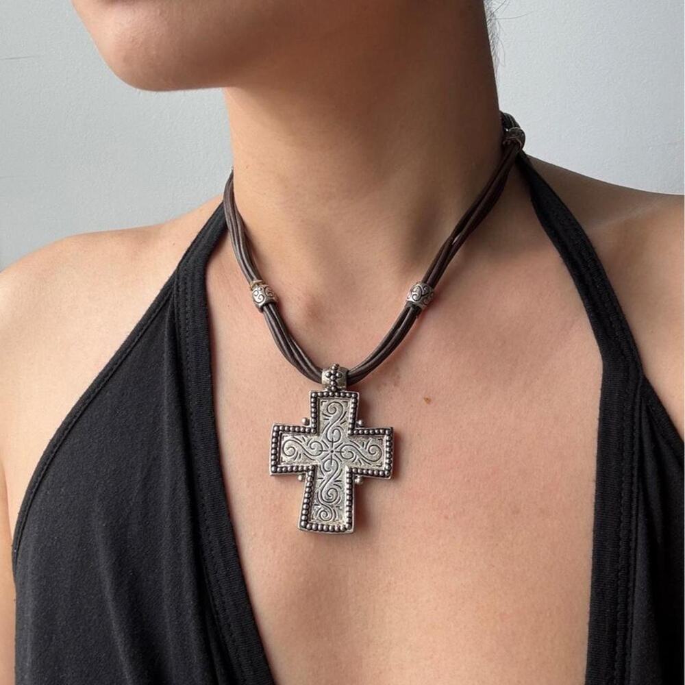VTG Y2K brown leather cross necklace with silver ornate cross pendant